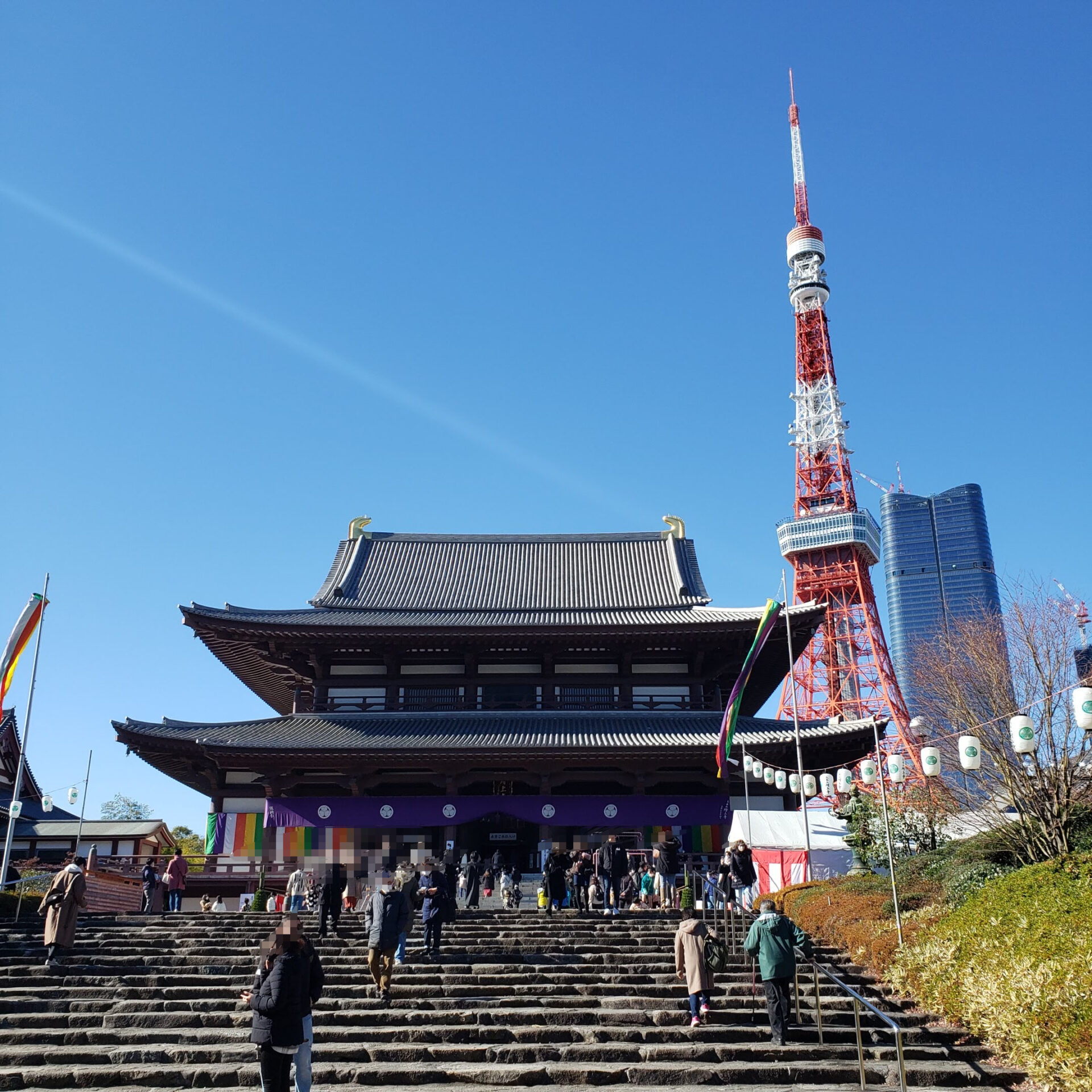 増上寺と東京タワーと青い空
