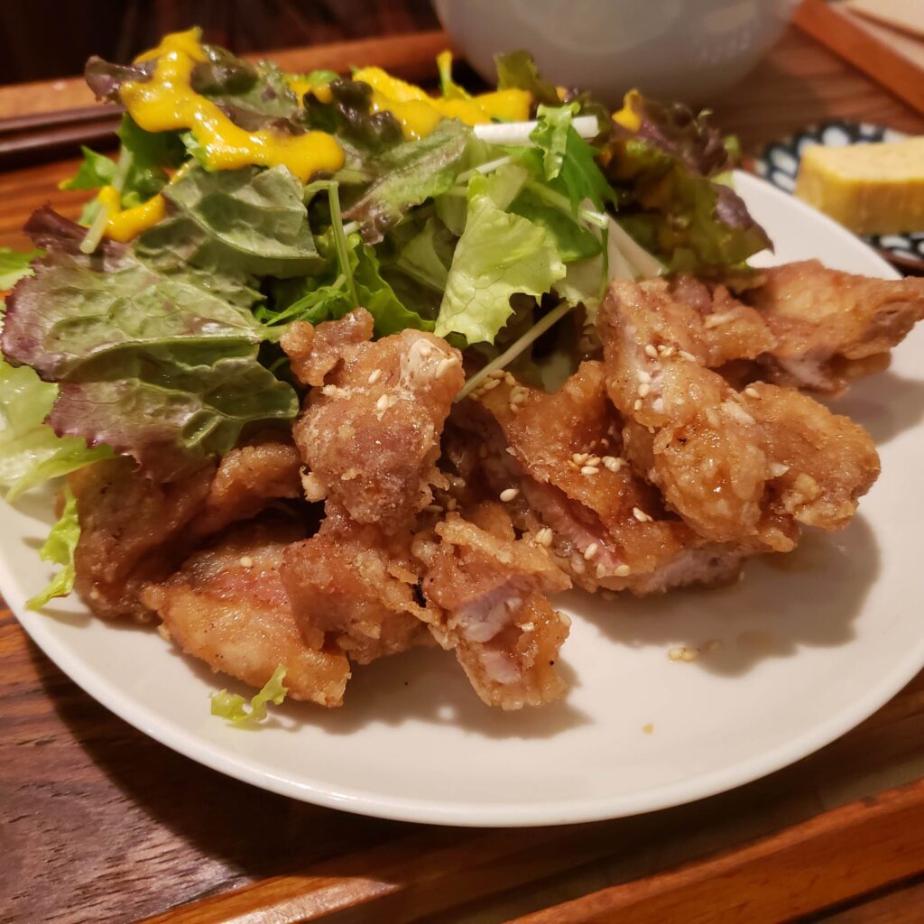 ニシクボ食堂の鶏肉の甘辛バリバリ揚げ定食
