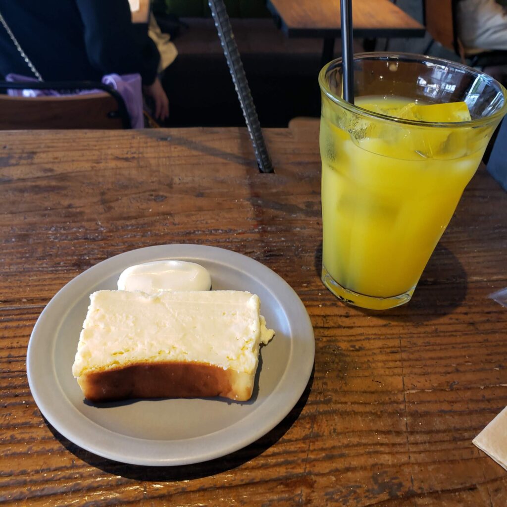 バスクチーズケーキ＆オレンジジュース