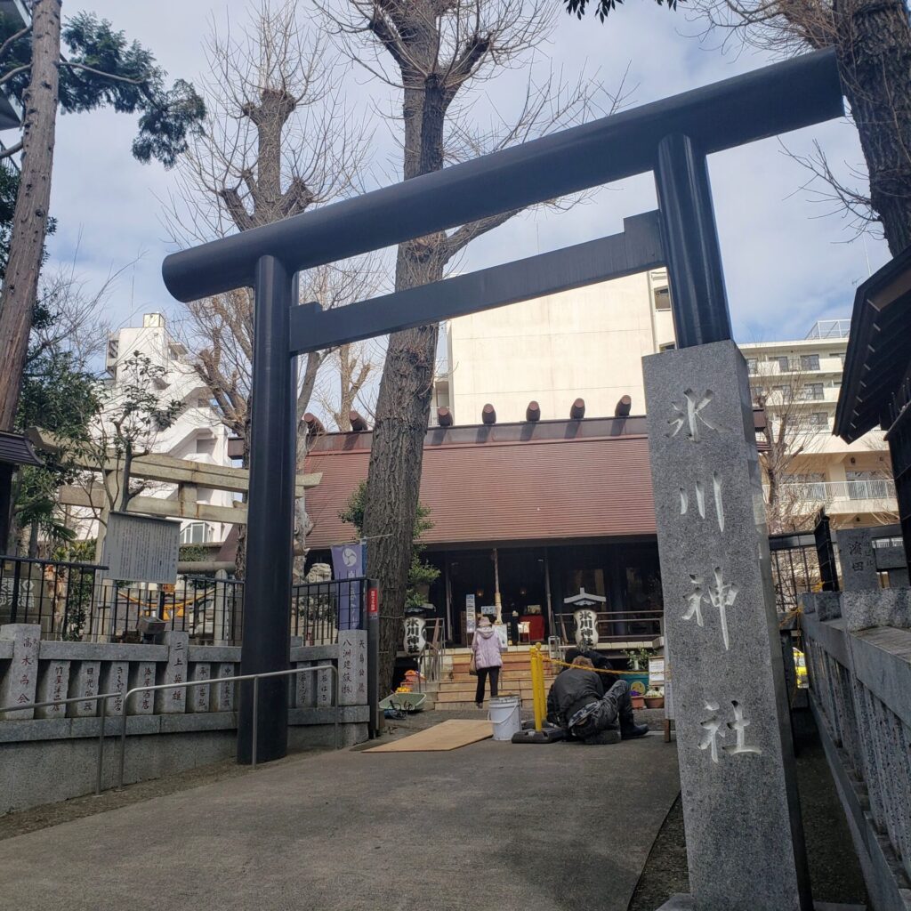高円寺氷川神社の大きな鳥居