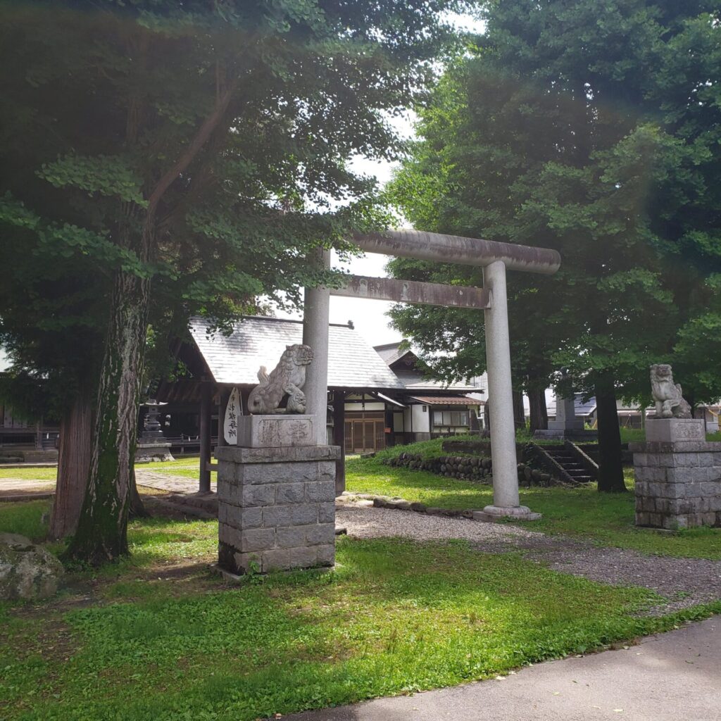 高島城にある護国神社