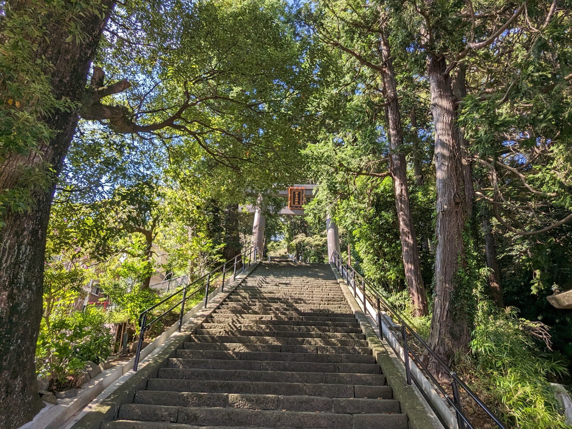 伊豆山神社の階段