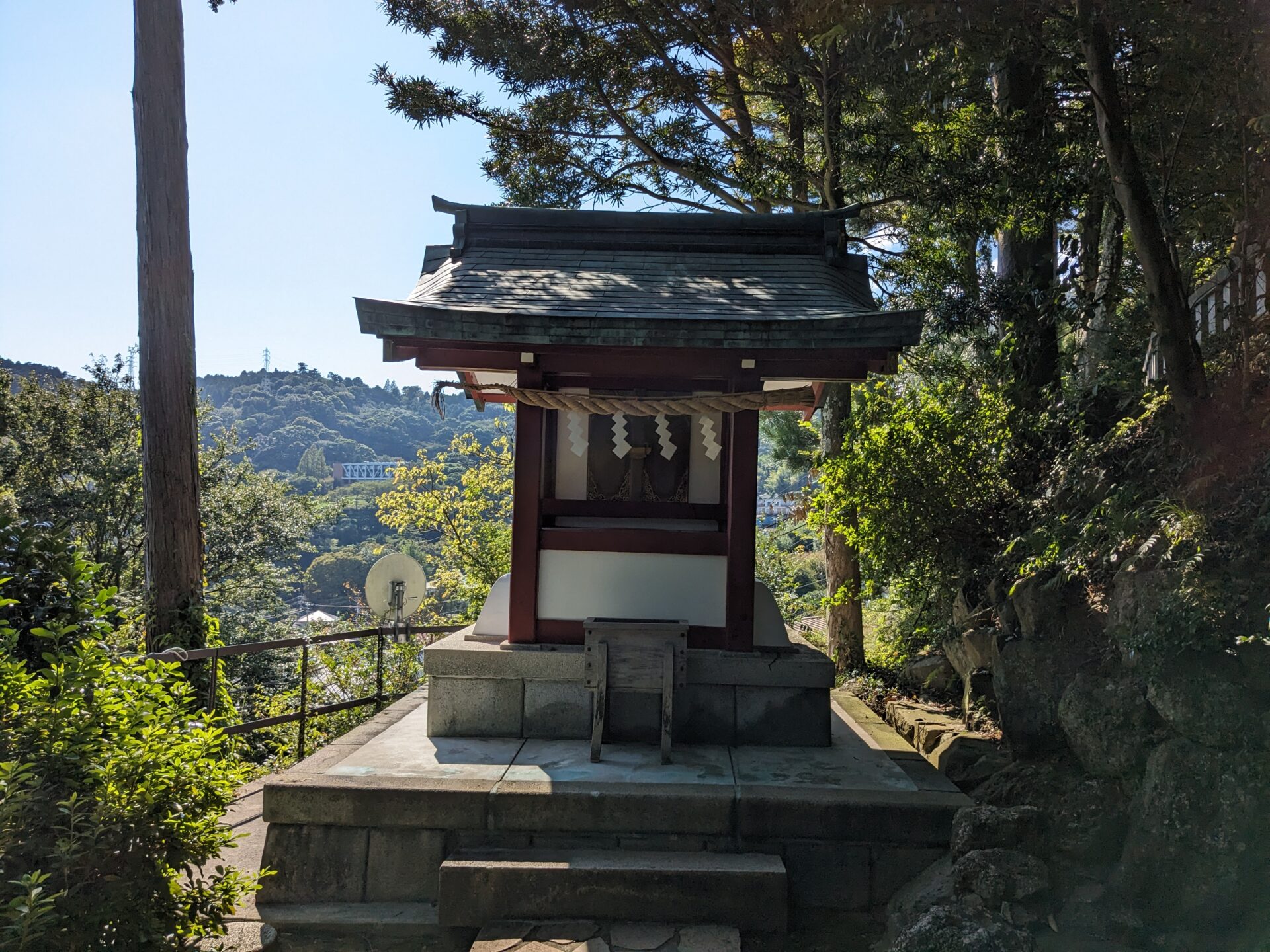 伊豆山神社の結明神社里宮