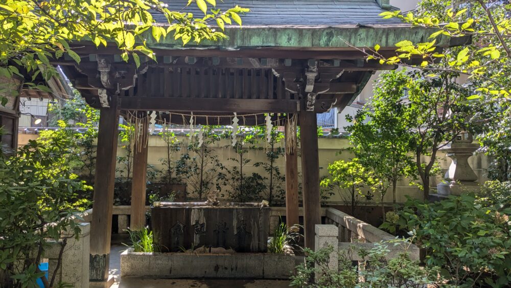 小野照崎神社の手水舎