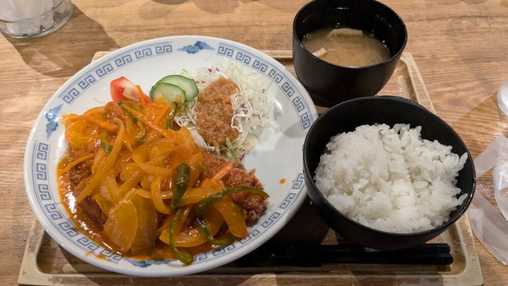 チキンカツトマト定食