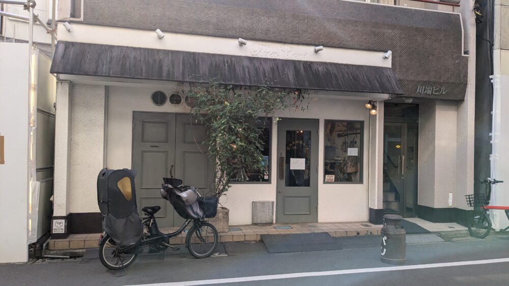 シャモニーのお店の前