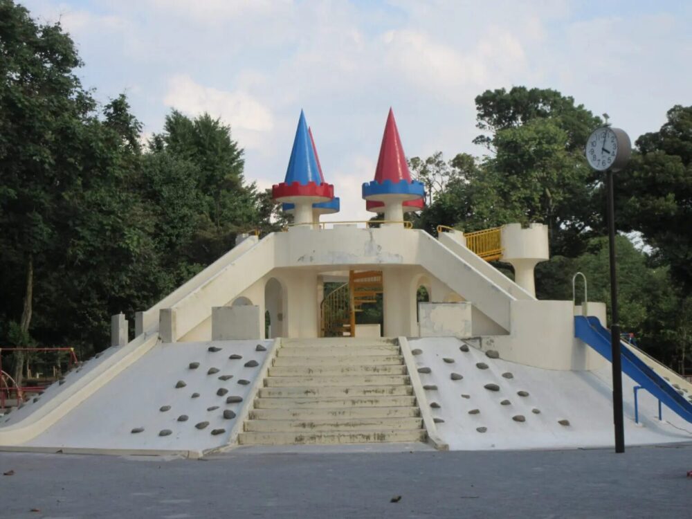 公園内の遊具