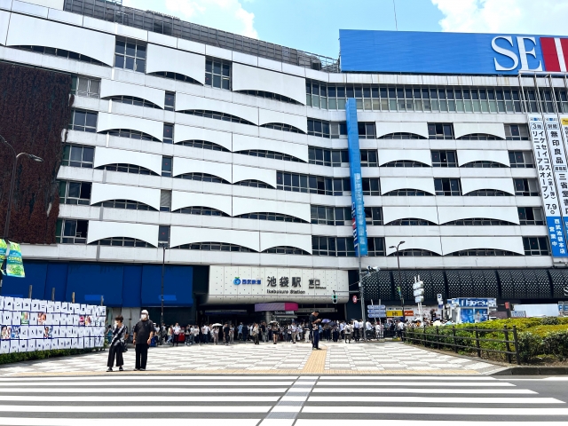 池袋駅東口の正面