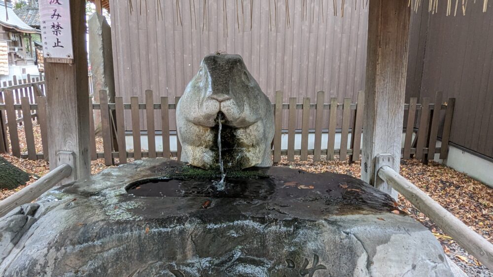 うさぎの手水舎